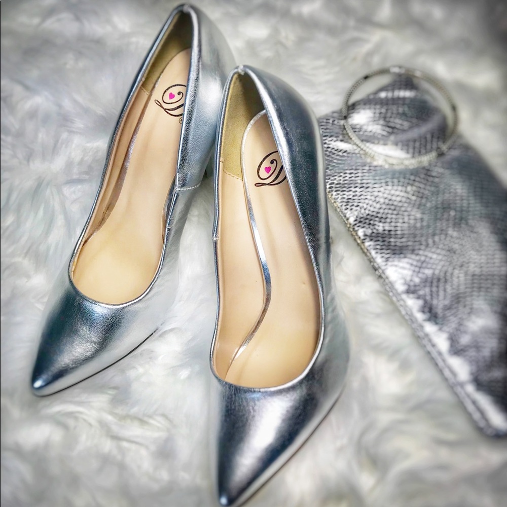 Heart in D Silver Pumps